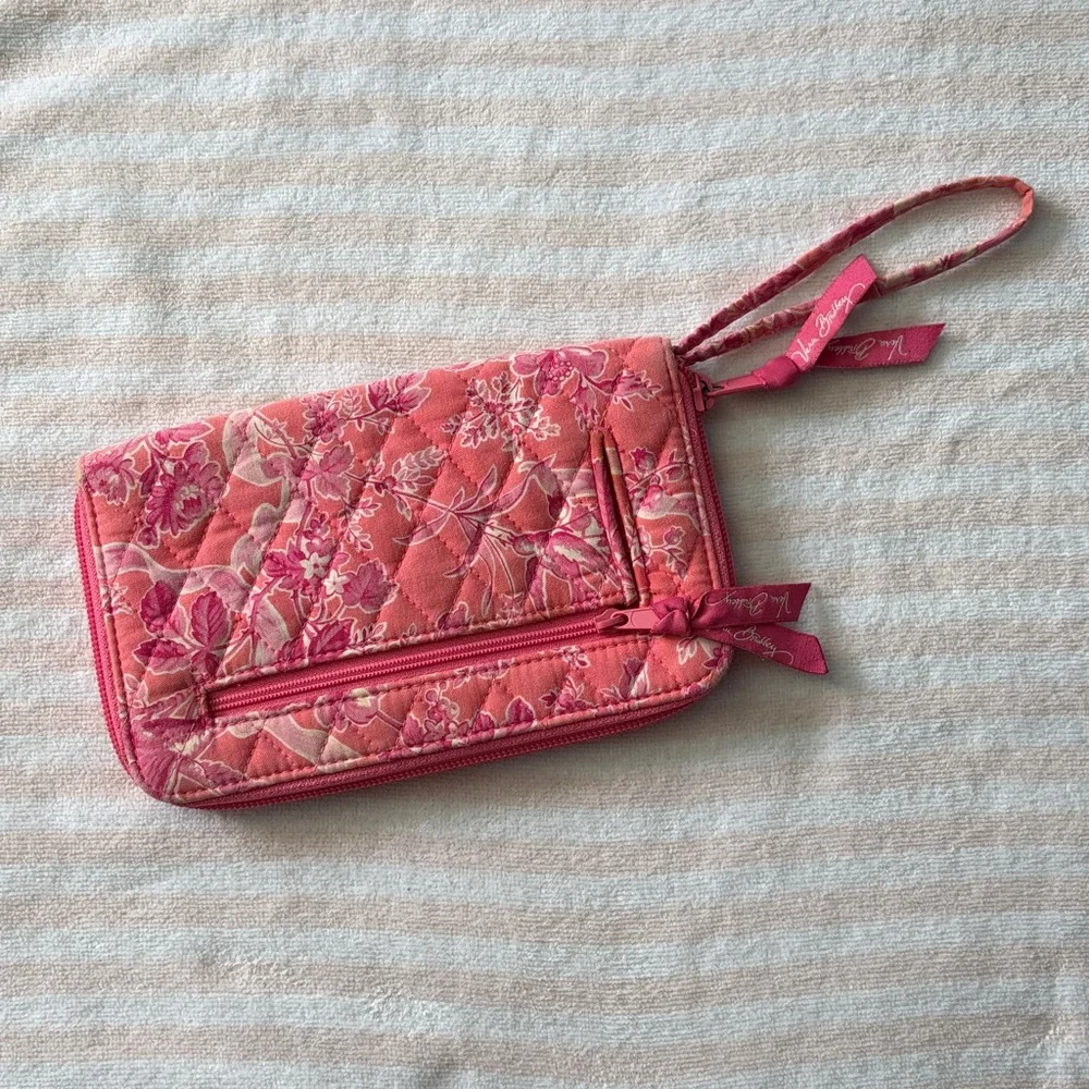 Vera Bradley Coral Pink Quilted Floral Wristlet Wallet - Picture 3 of 9